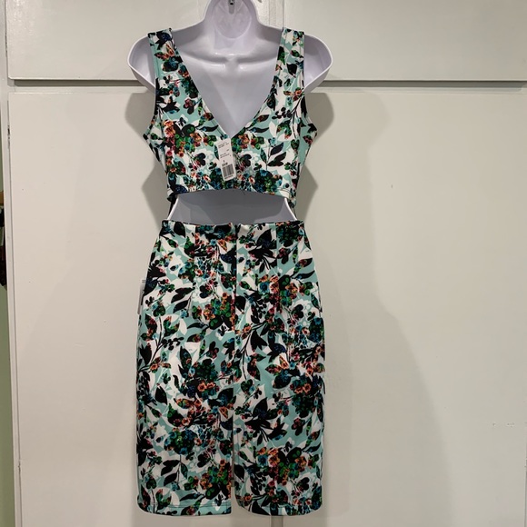 ❌SOLD❌ Forever 21 Floral Crop Top & Pencil Skirt - Picture 4 of 9